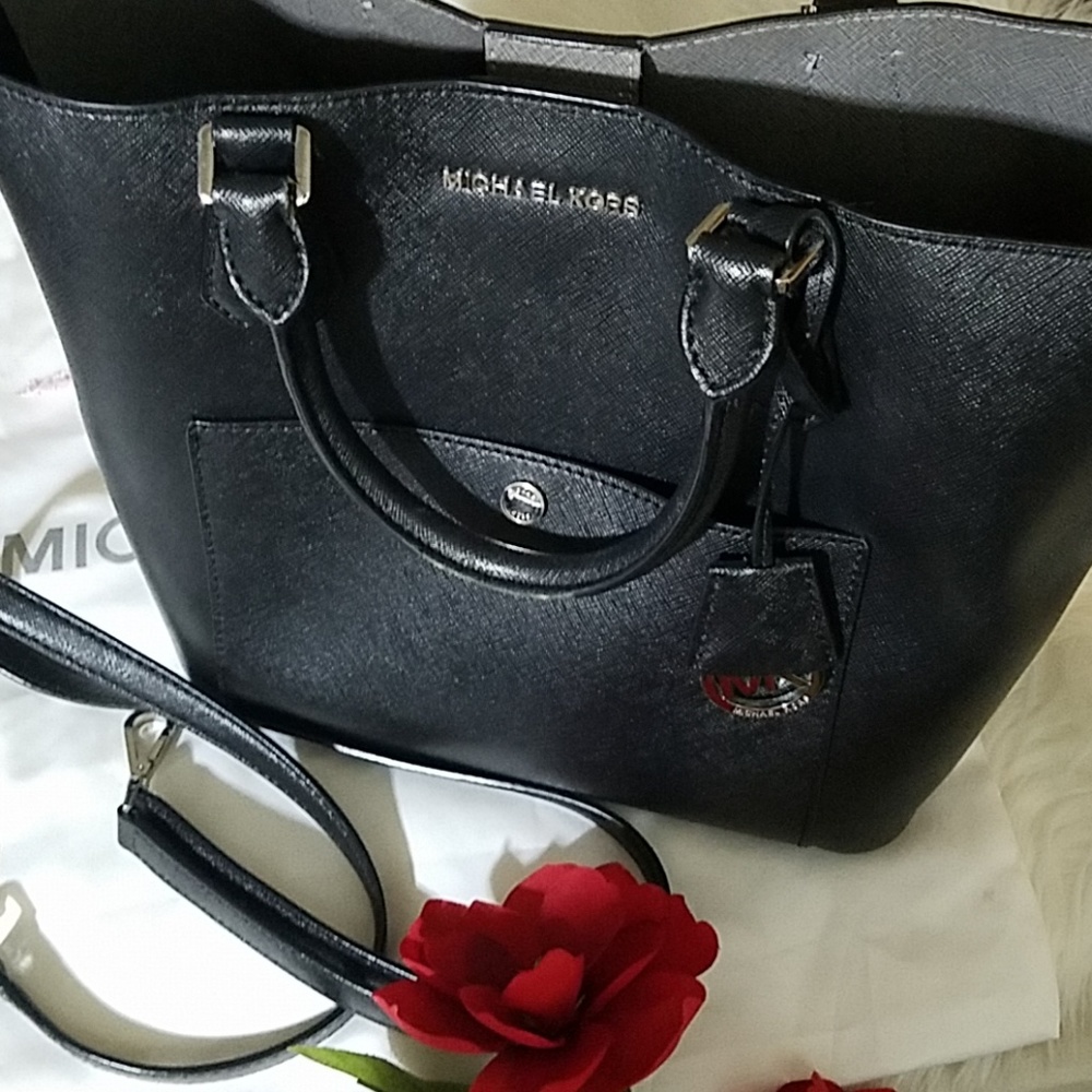 ***ON HOLD***MICHAEL KORS BLACK GREENWICH BAG - Picture 2 of 8